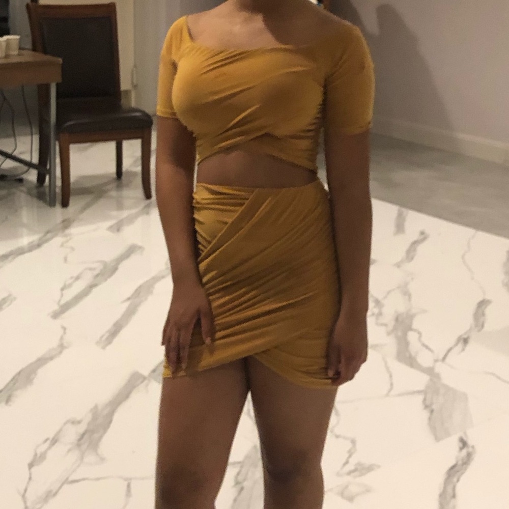 Two piece Fashionnova set Mustard color size M $17